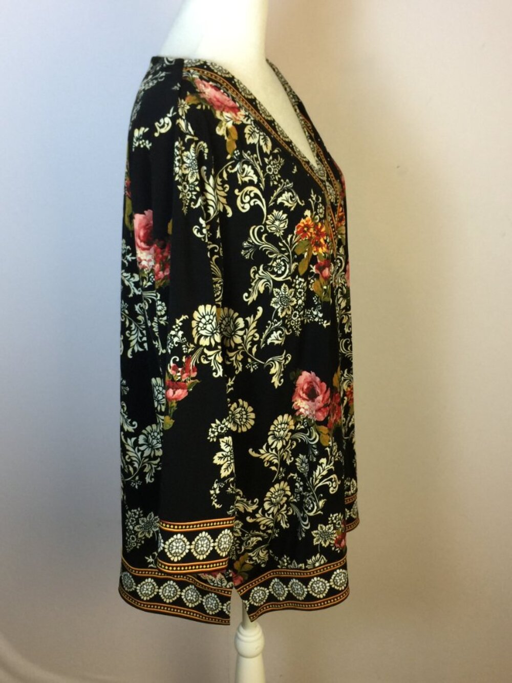 JM Collection Blouse Tunic Top Sz 2X Womans Plus Black Floral V-neck 3/4 Sleeve - Picture 3 of 14